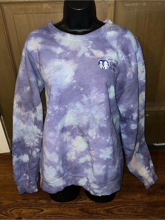 Gildan Tops - Lavender Tie Dye Reworked Crewneck Sweatshirt TN Children’s Hospital Size M